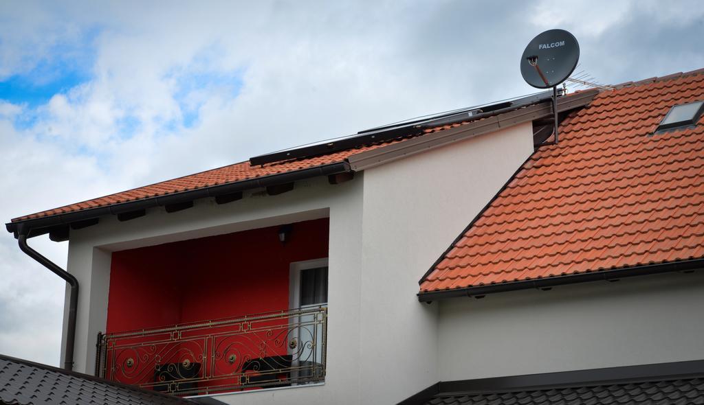 Guesthouse Pink Panther Udbina Bilik gambar